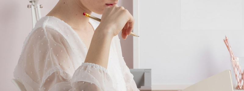 woman-workplace-reading